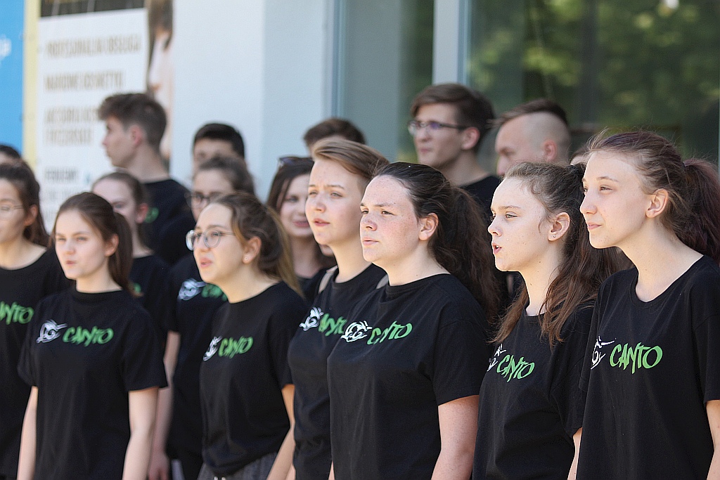 Legnica Cantat: prezentacja chórów na legnickich ulicach