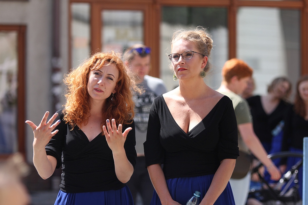 Legnica Cantat: prezentacja chórów na legnickich ulicach