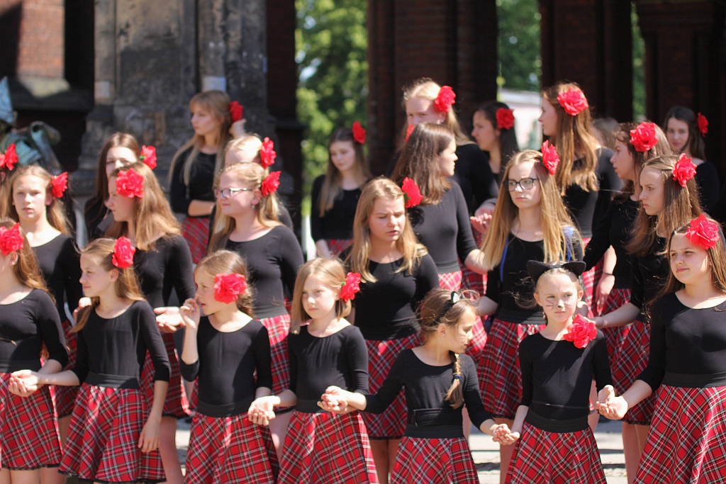 Legnica Cantat: prezentacja chórów na legnickich ulicach