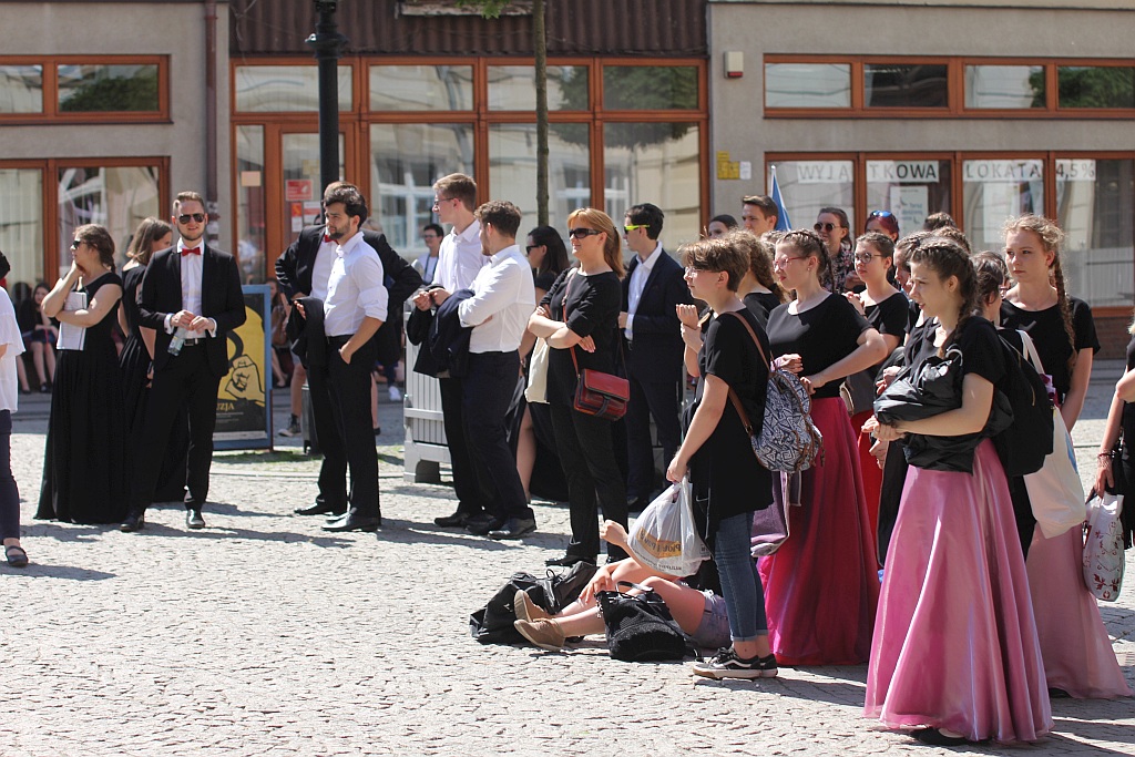 Legnica Cantat: prezentacja chórów na legnickich ulicach