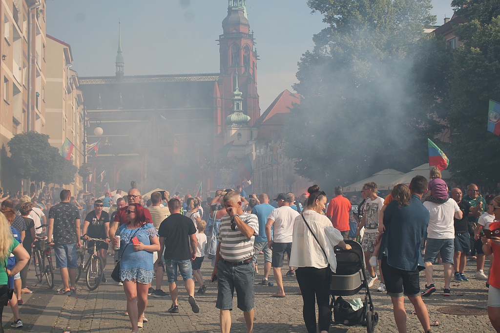 Tysiące kibiców świętowało w rynku awans do ekstraklasy - cz. 2