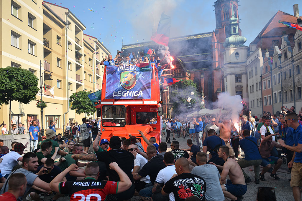 Tysiące kibiców świętowało w rynku awans do ekstraklasy