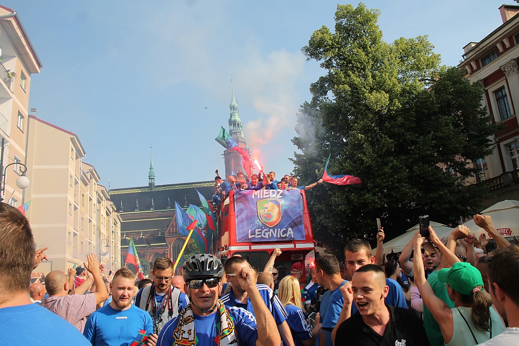 Tysiące kibiców świętowało w rynku awans do ekstraklasy - cz. 2