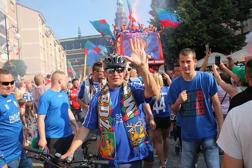 Tysiące kibiców świętowało w rynku awans do ekstraklasy - cz. 2