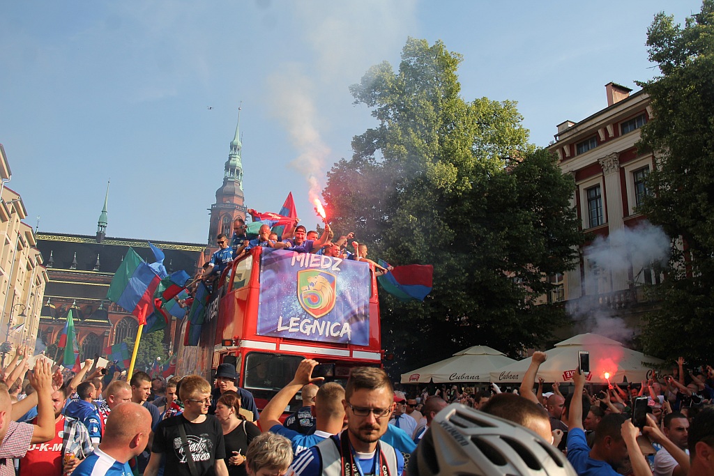 Tysiące kibiców świętowało w rynku awans do ekstraklasy - cz. 2