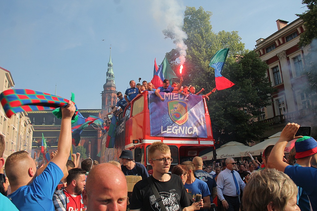 Tysiące kibiców świętowało w rynku awans do ekstraklasy - cz. 2