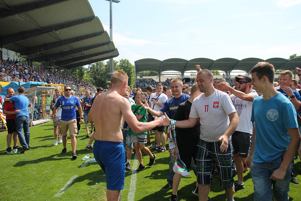 Miedź rozgromiła Chojniczankę i awansowała do ekstraklasy