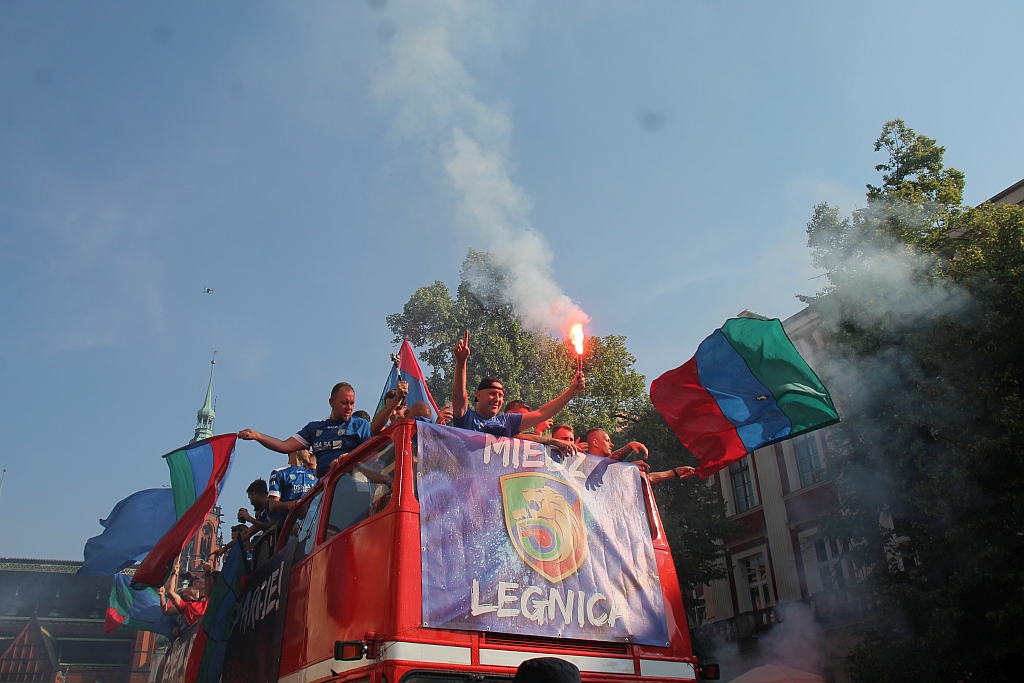 Tysiące kibiców świętowało w rynku awans do ekstraklasy - cz. 2
