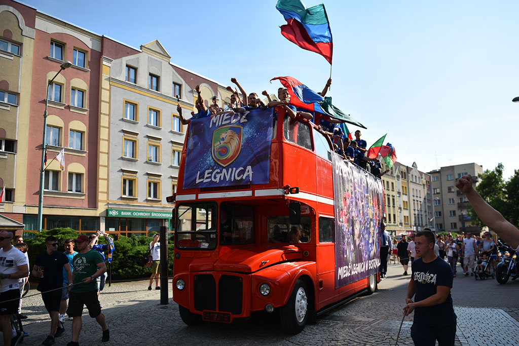 Tysiące kibiców świętowało w rynku awans do ekstraklasy