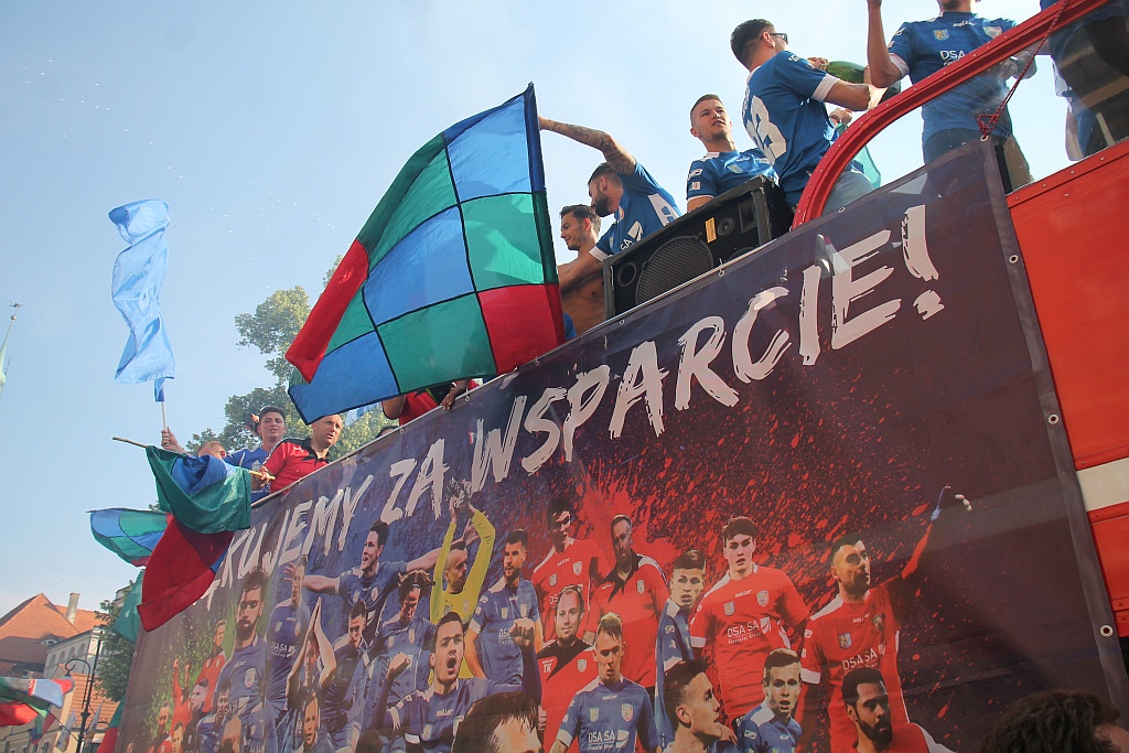 Tysiące kibiców świętowało w rynku awans do ekstraklasy - cz. 2