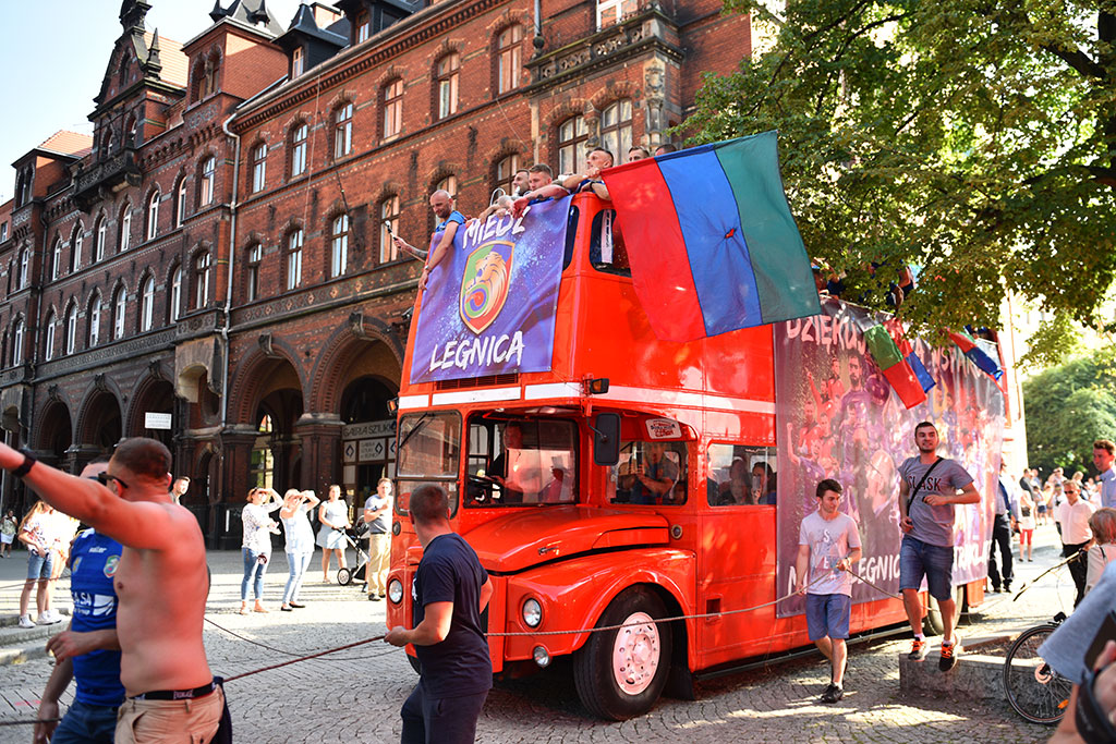 Tysiące kibiców świętowało w rynku awans do ekstraklasy