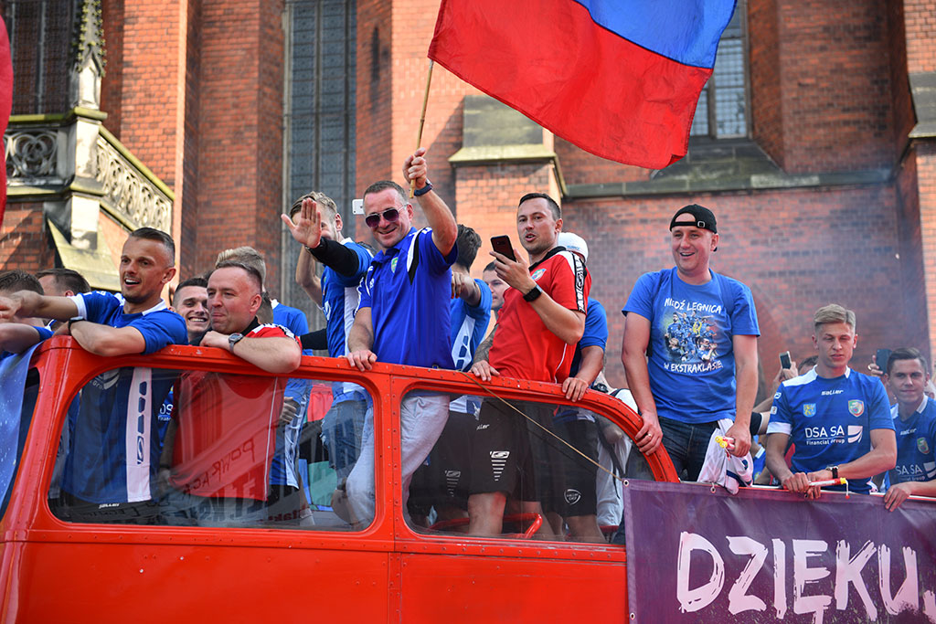Tysiące kibiców świętowało w rynku awans do ekstraklasy