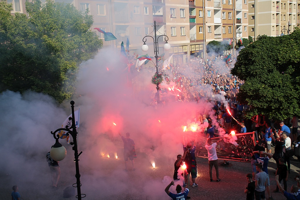 Tysiące kibiców świętowało w rynku awans do ekstraklasy - cz. 2