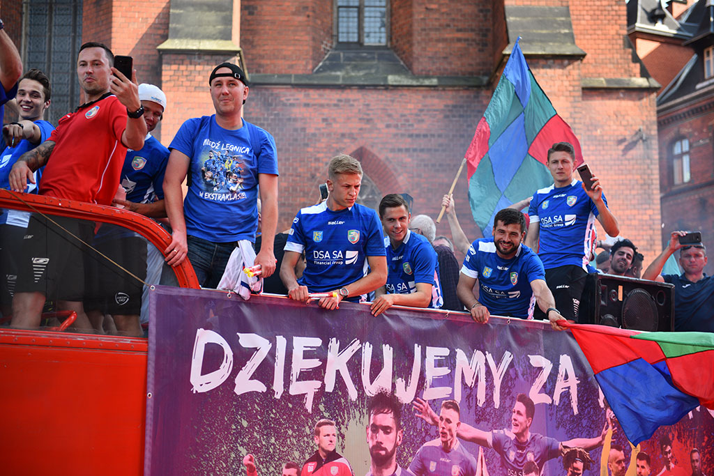 Tysiące kibiców świętowało w rynku awans do ekstraklasy