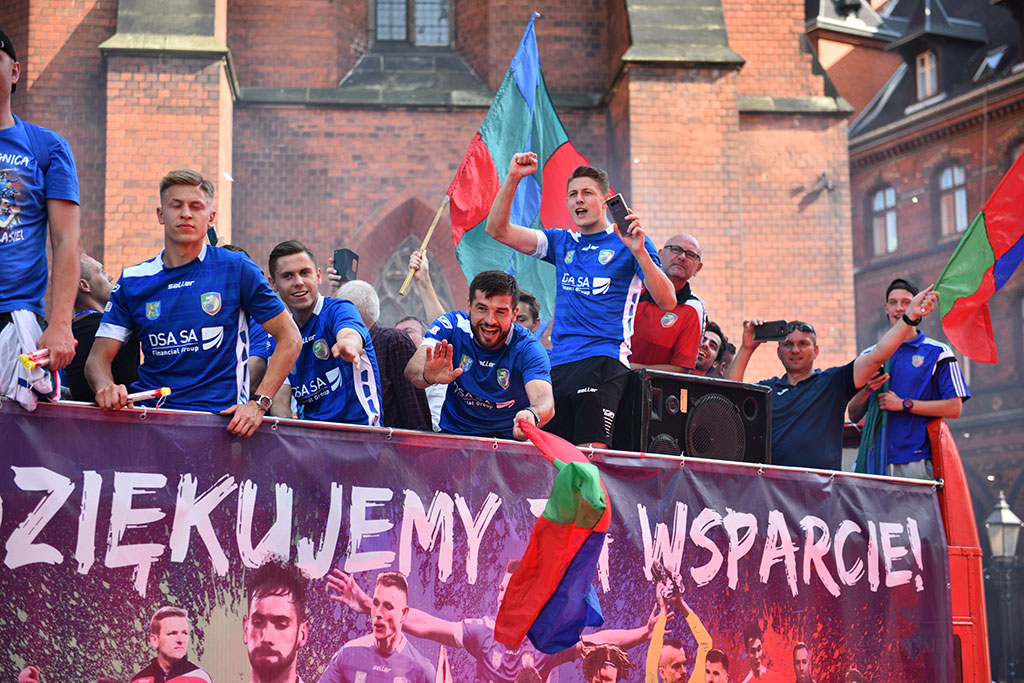 Tysiące kibiców świętowało w rynku awans do ekstraklasy