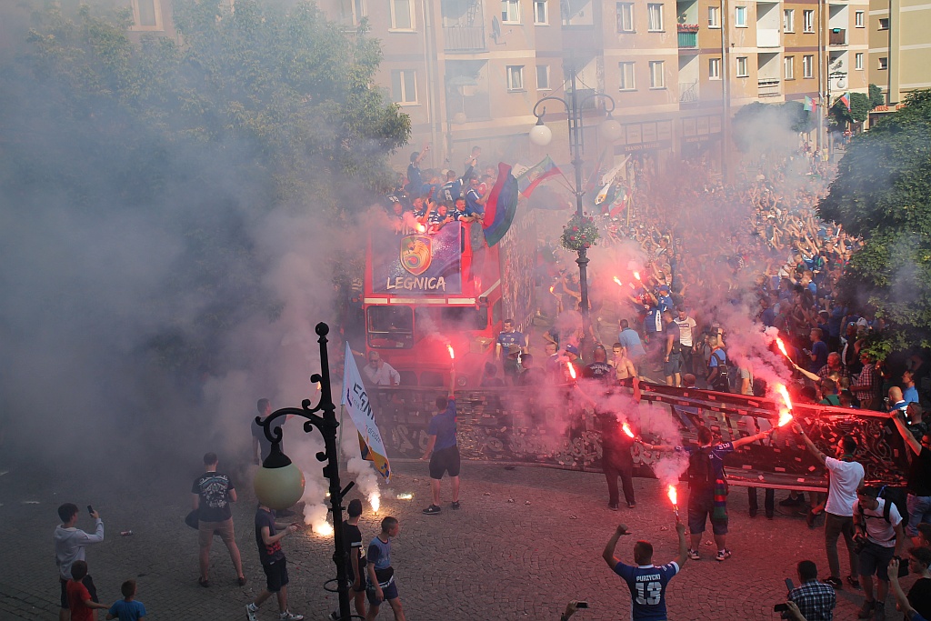 Tysiące kibiców świętowało w rynku awans do ekstraklasy - cz. 2