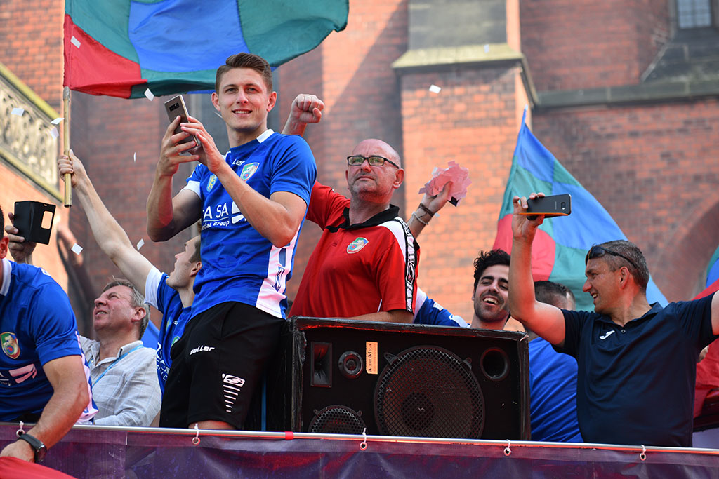 Tysiące kibiców świętowało w rynku awans do ekstraklasy