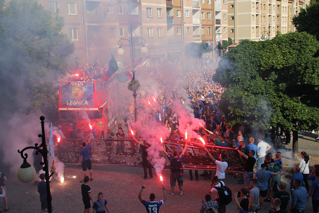 Tysiące kibiców świętowało w rynku awans do ekstraklasy - cz. 2