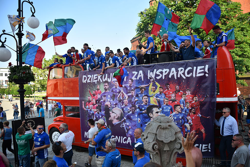 Tysiące kibiców świętowało w rynku awans do ekstraklasy