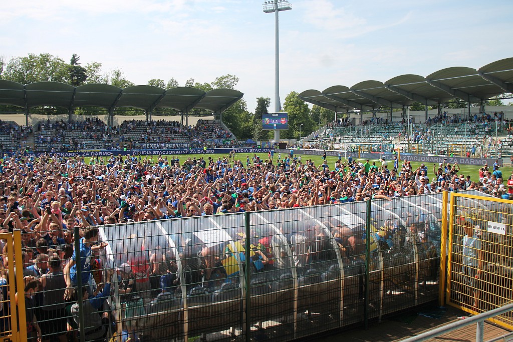 Miedź rozgromiła Chojniczankę i awansowała do ekstraklasy