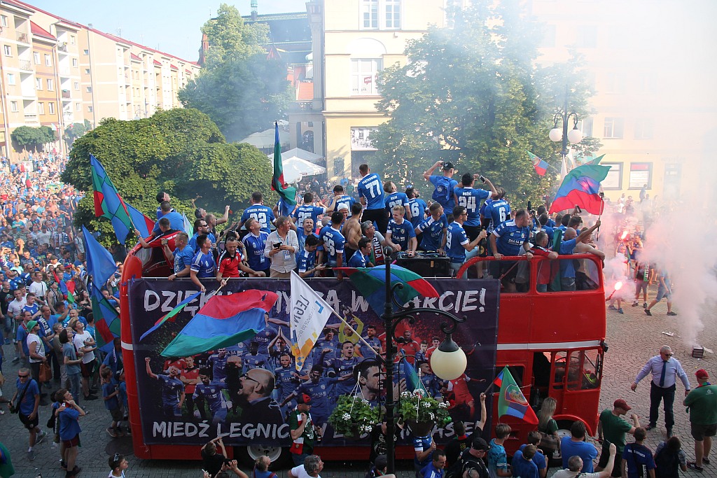 Tysiące kibiców świętowało w rynku awans do ekstraklasy - cz. 2