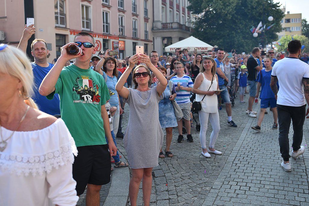 Tysiące kibiców świętowało w rynku awans do ekstraklasy