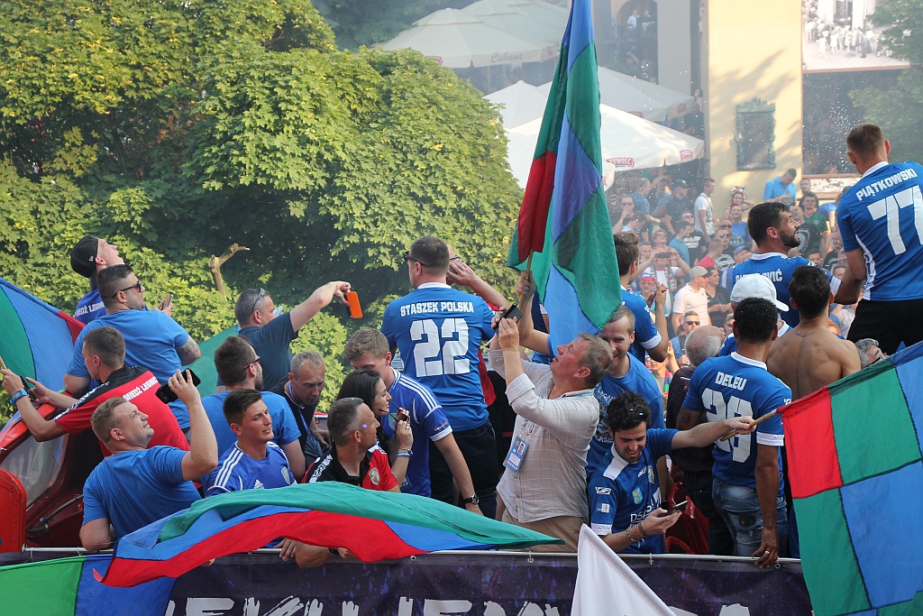 Tysiące kibiców świętowało w rynku awans do ekstraklasy - cz. 2