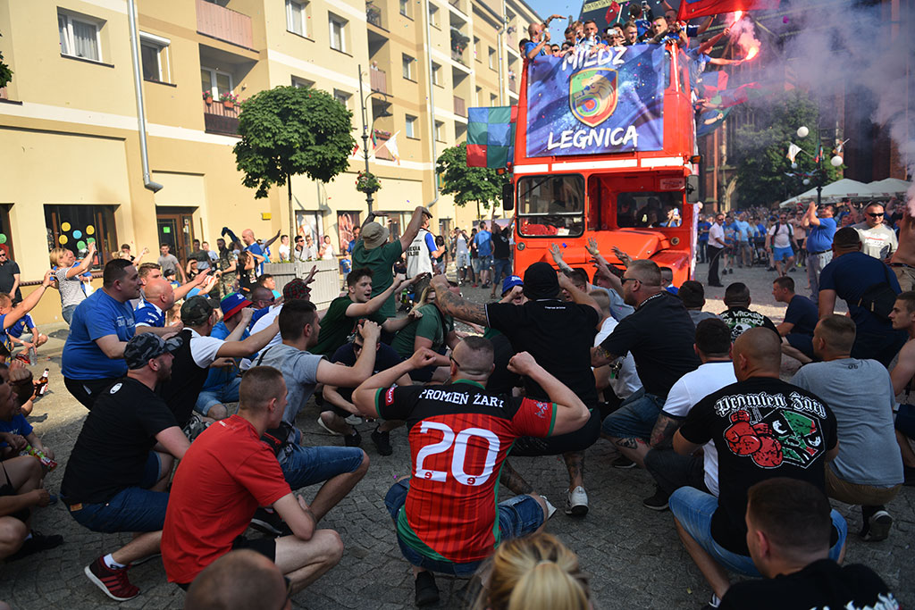 Tysiące kibiców świętowało w rynku awans do ekstraklasy