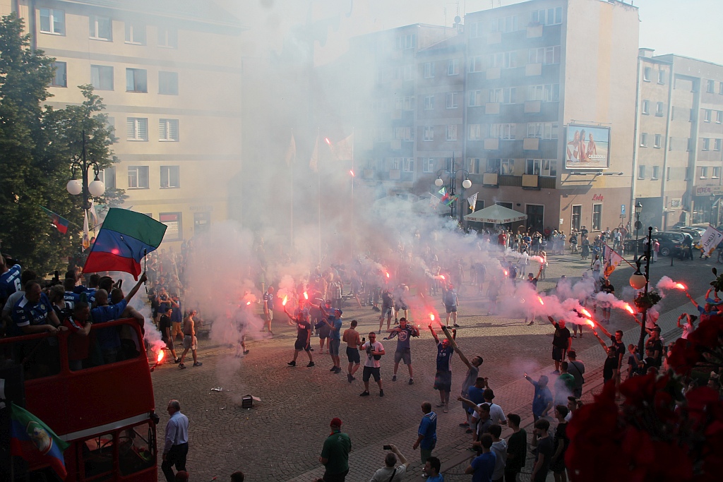 Tysiące kibiców świętowało w rynku awans do ekstraklasy - cz. 2