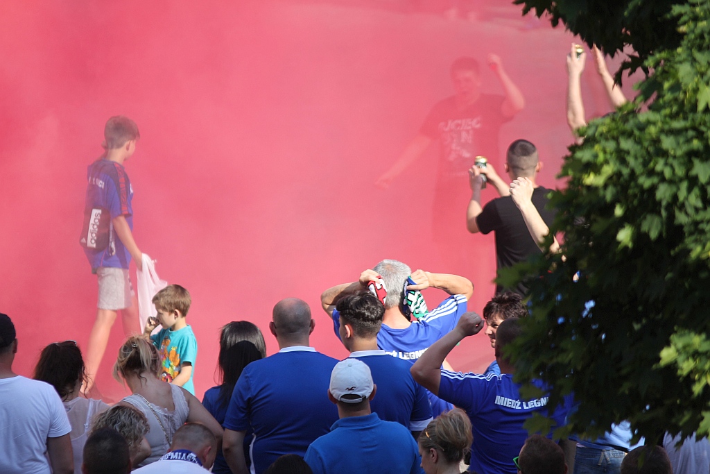 Tysiące kibiców świętowało w rynku awans do ekstraklasy - cz. 2