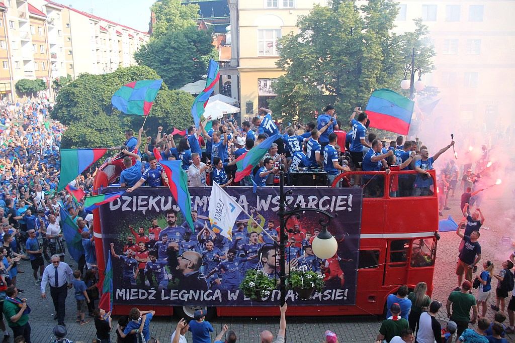 Tysiące kibiców świętowało w rynku awans do ekstraklasy - cz. 2