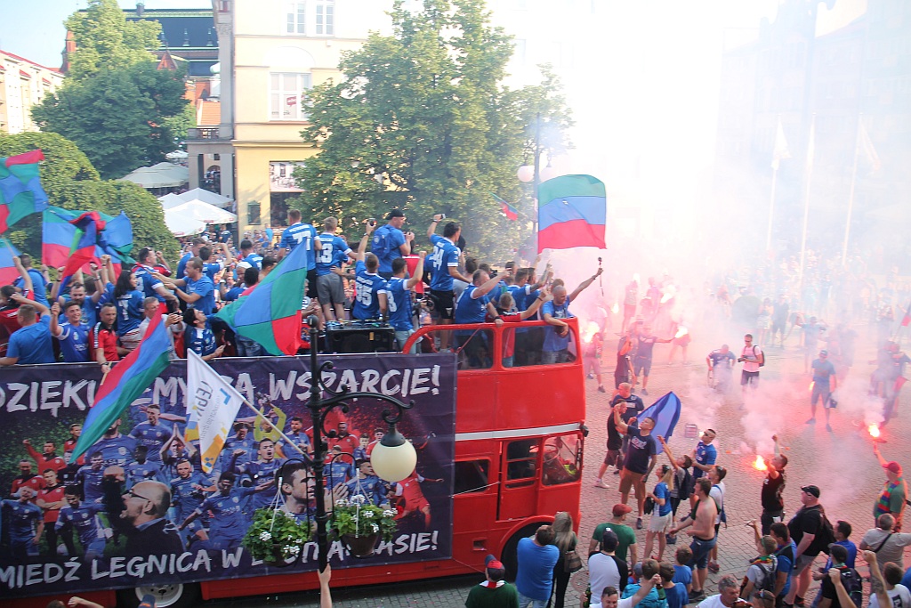 Tysiące kibiców świętowało w rynku awans do ekstraklasy - cz. 2