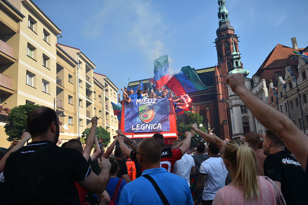Tysiące kibiców świętowało w rynku awans do ekstraklasy