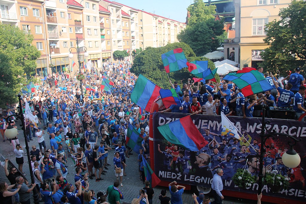 Tysiące kibiców świętowało w rynku awans do ekstraklasy - cz. 2