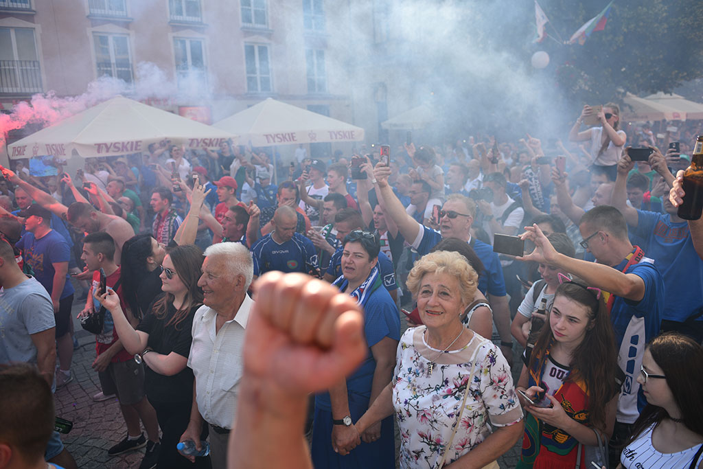 Tysiące kibiców świętowało w rynku awans do ekstraklasy