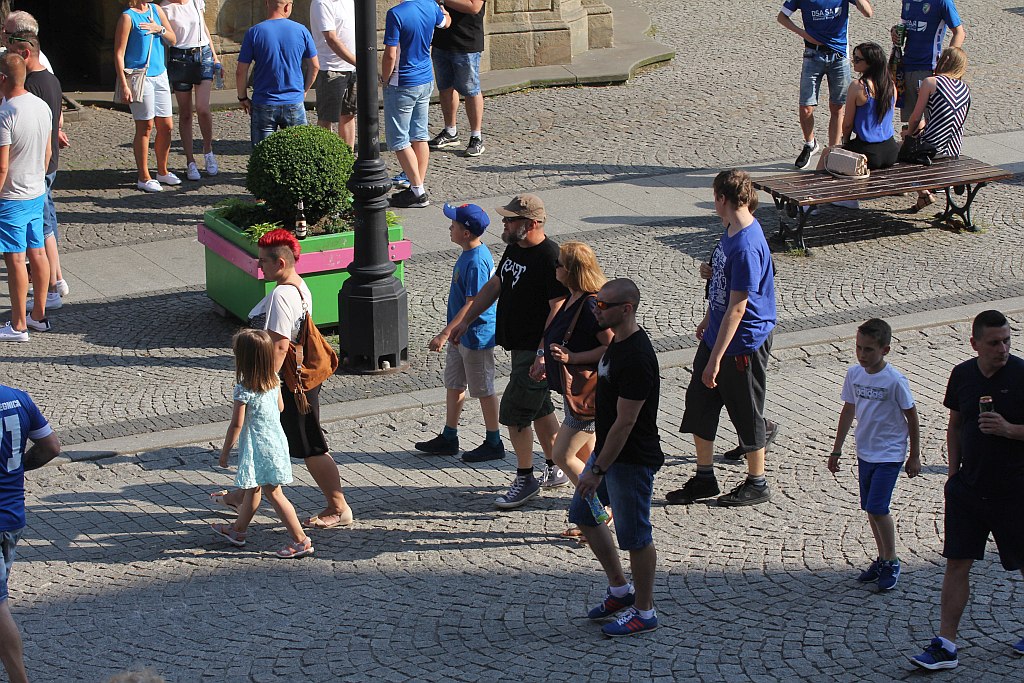 Tysiące kibiców świętowało w rynku awans do ekstraklasy - cz. 2