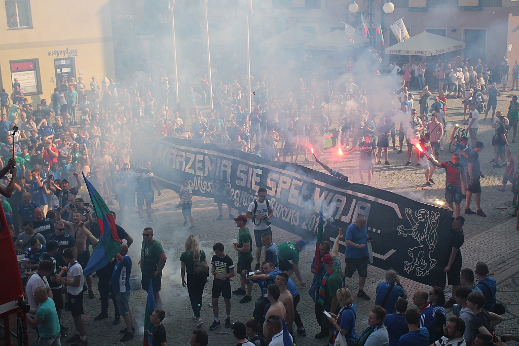 Tysiące kibiców świętowało w rynku awans do ekstraklasy - cz. 2