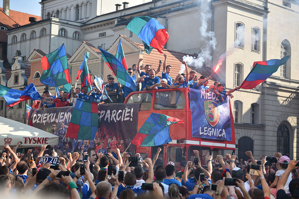 Tysiące kibiców świętowało w rynku awans do ekstraklasy