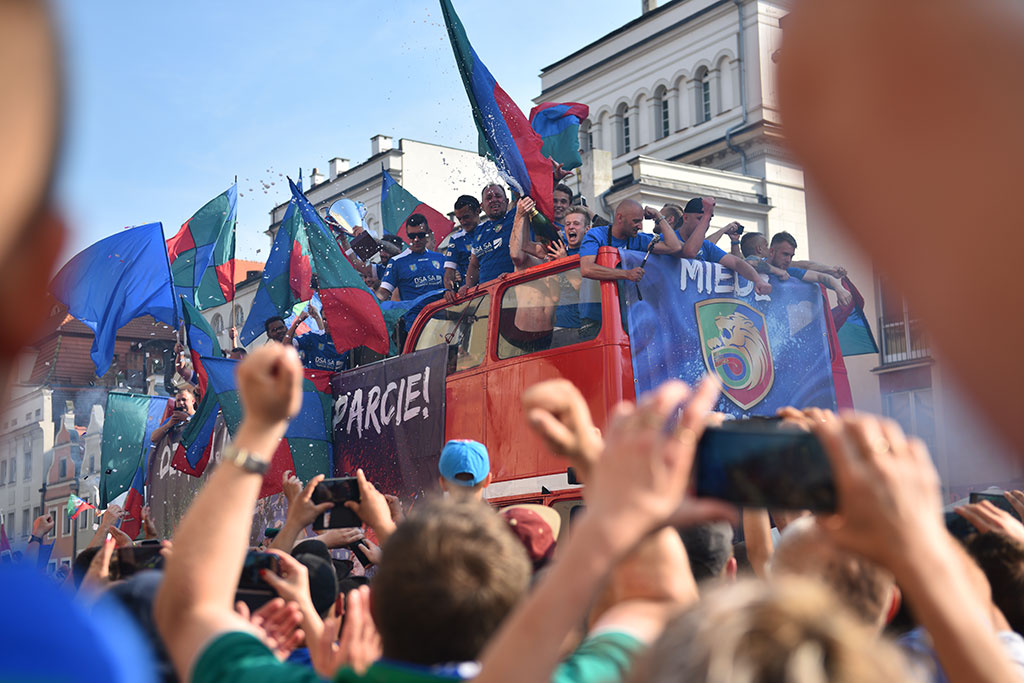 Tysiące kibiców świętowało w rynku awans do ekstraklasy