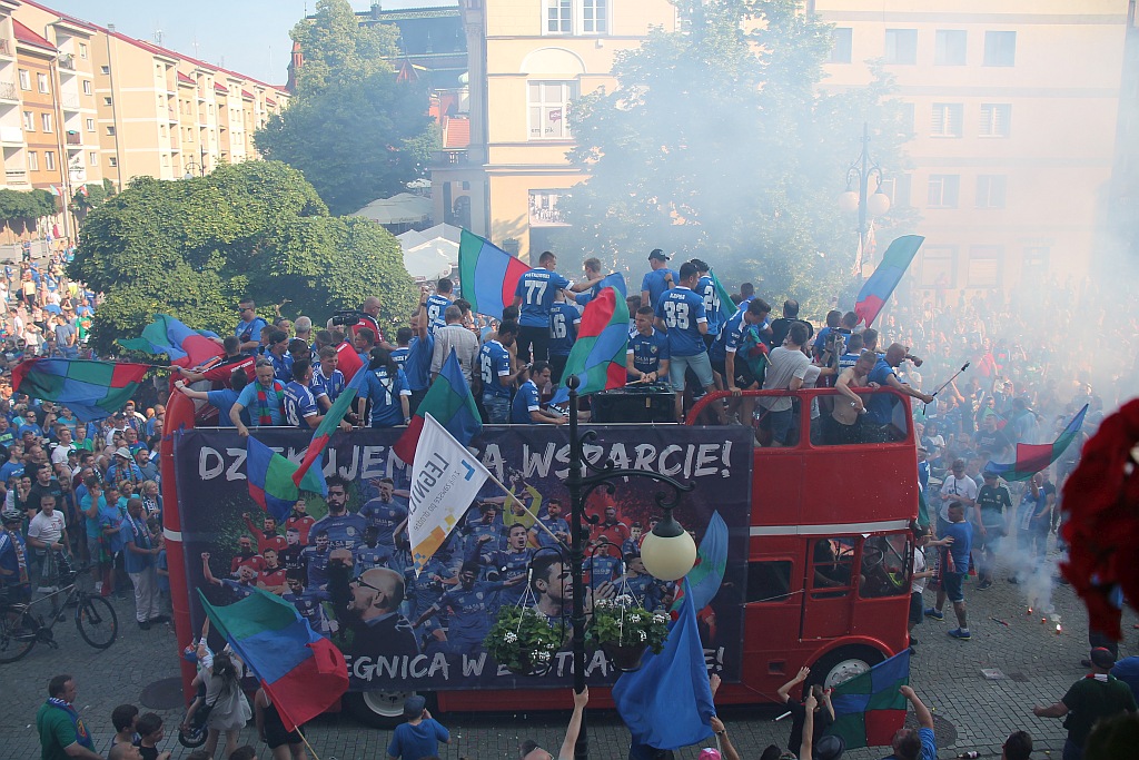 Tysiące kibiców świętowało w rynku awans do ekstraklasy - cz. 2