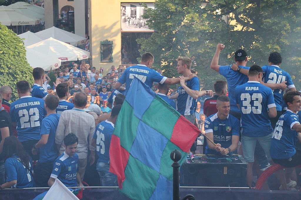 Tysiące kibiców świętowało w rynku awans do ekstraklasy - cz. 2
