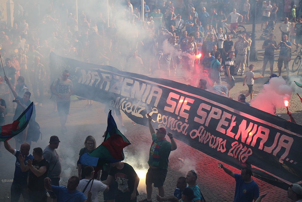 Tysiące kibiców świętowało w rynku awans do ekstraklasy - cz. 2
