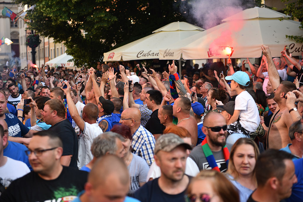 Tysiące kibiców świętowało w rynku awans do ekstraklasy