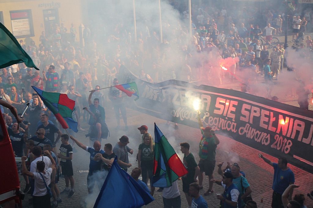 Tysiące kibiców świętowało w rynku awans do ekstraklasy - cz. 2