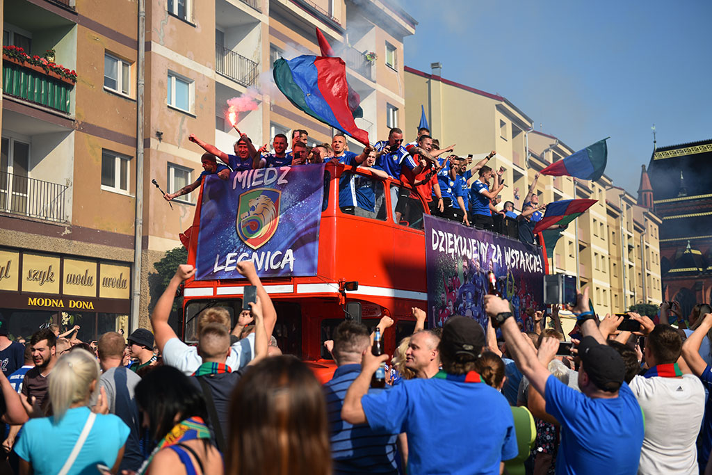 Tysiące kibiców świętowało w rynku awans do ekstraklasy