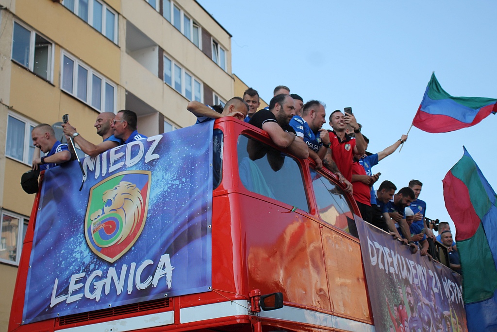 Tysiące kibiców świętowało w rynku awans do ekstraklasy - cz. 2