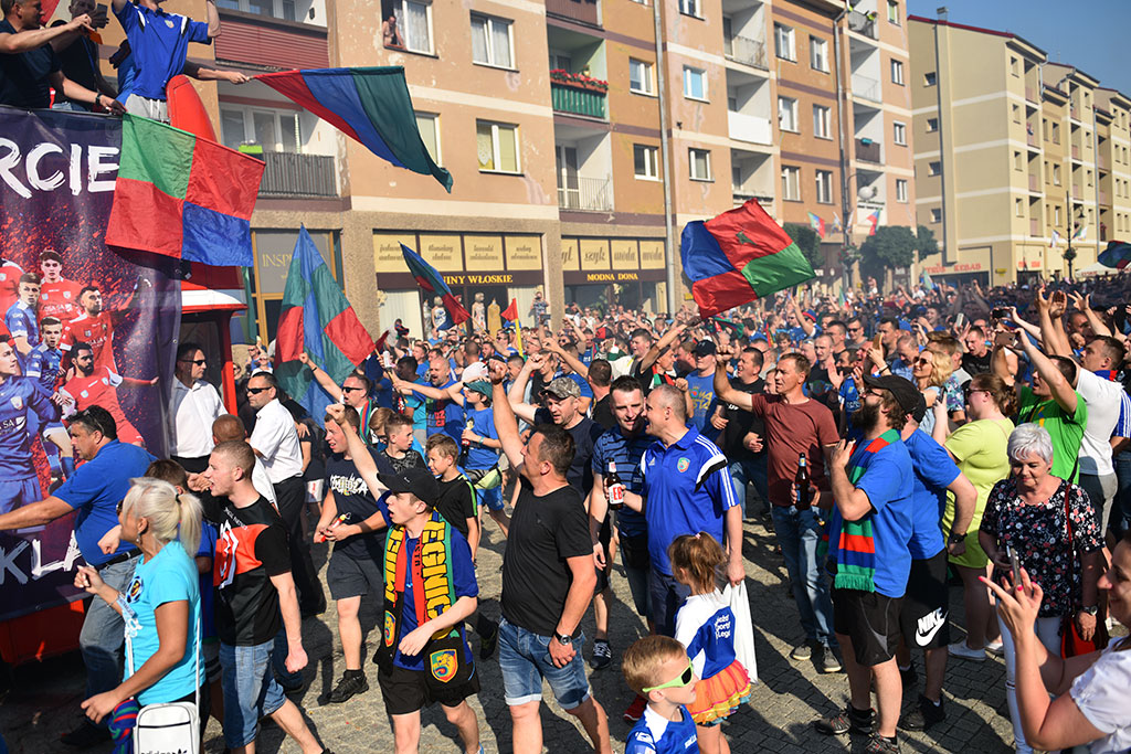 Tysiące kibiców świętowało w rynku awans do ekstraklasy