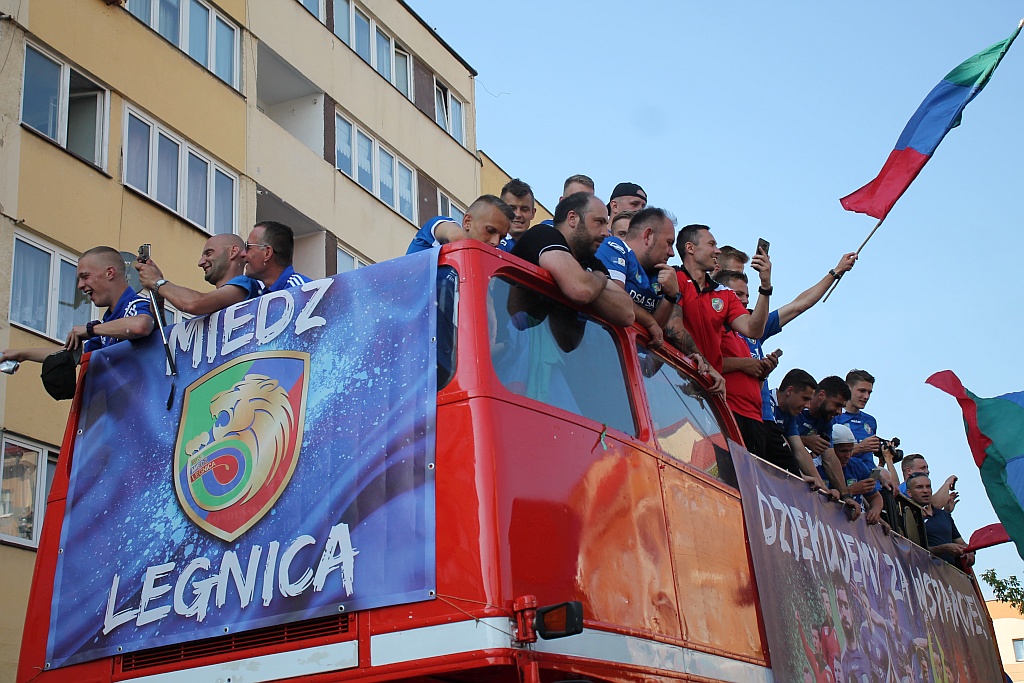 Tysiące kibiców świętowało w rynku awans do ekstraklasy - cz. 2