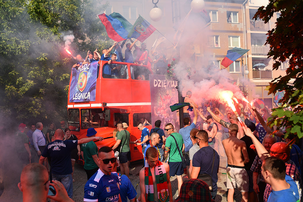 Tysiące kibiców świętowało w rynku awans do ekstraklasy