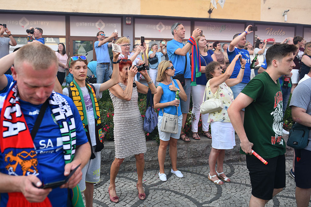 Tysiące kibiców świętowało w rynku awans do ekstraklasy